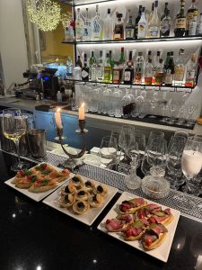 Combo with savories and drinks for corporate parties in lisbon